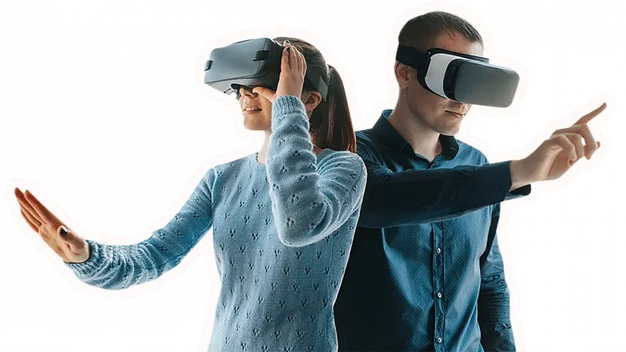 Zwei Personen testen einen VR Fahrsimulator mit VR-Brillen für realitätsnahes Fahrtraining